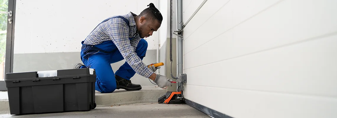 Repair Garage Door Not Closing But Light Flashing in Palm Beach Gardens, FL