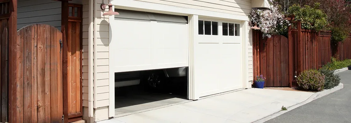 Repair Garage Door Won't Close Light Blinks in Palm Beach Gardens, Florida